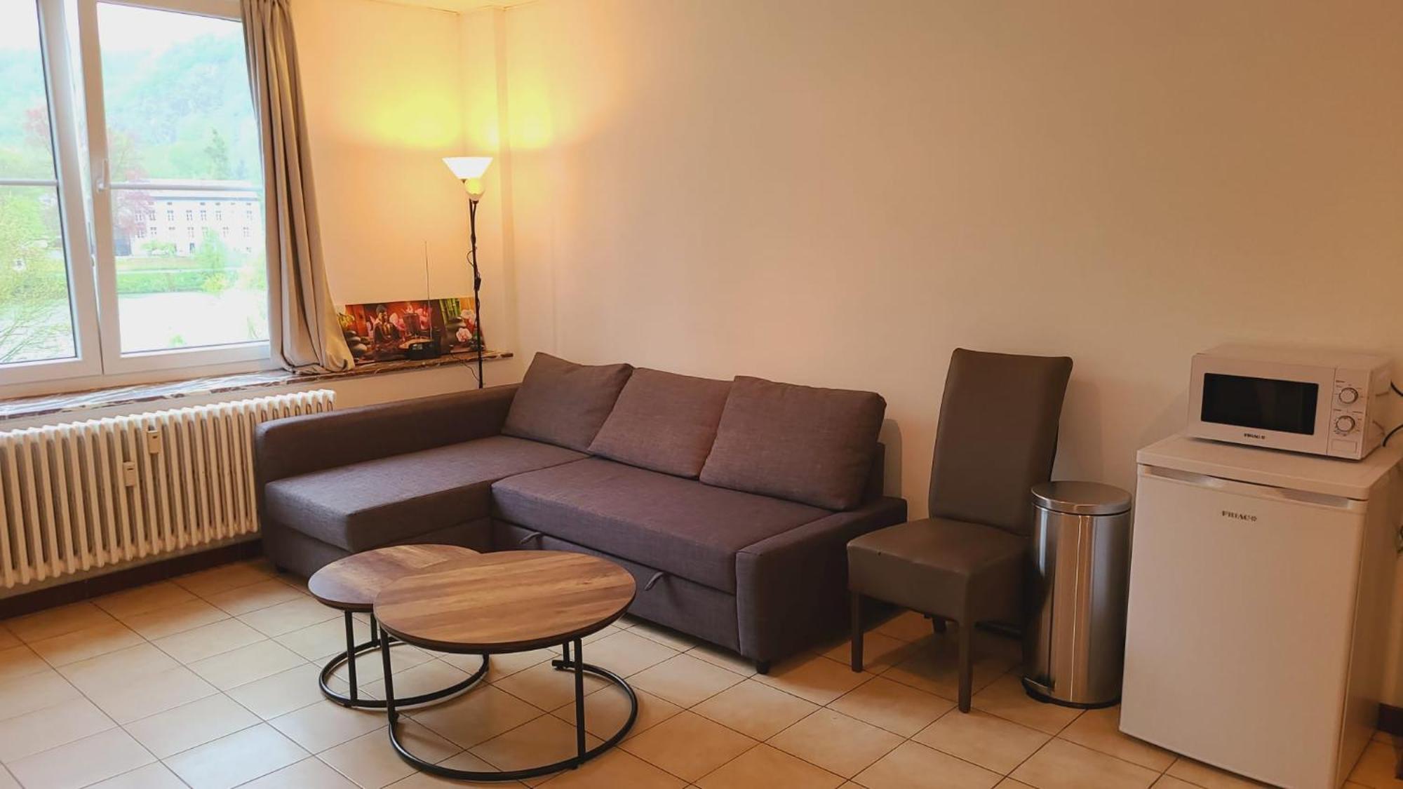 Hebergement Basique Et Fonctionnel Bon Rapport Qualite Prix Apartment Nameche Ngoại thất bức ảnh
