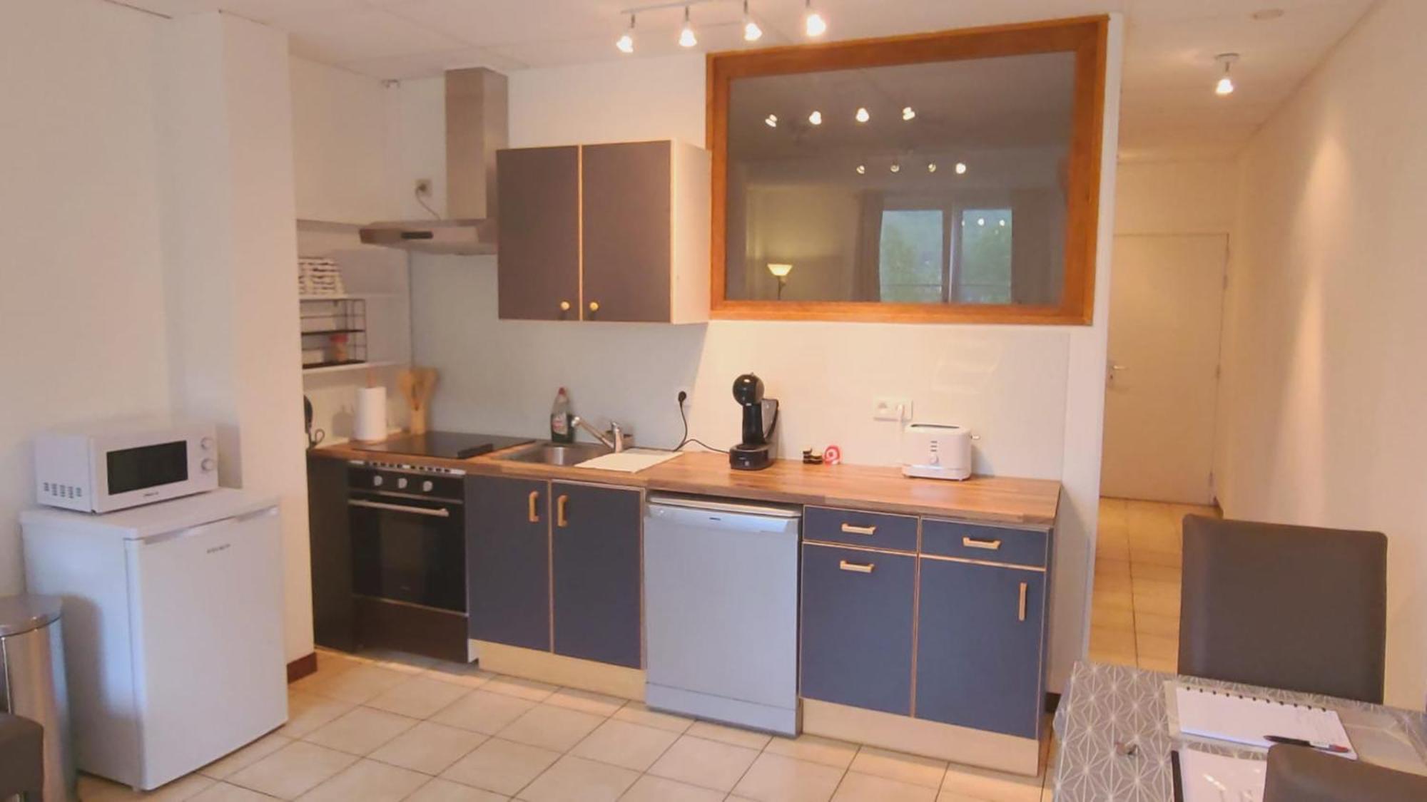 Hebergement Basique Et Fonctionnel Bon Rapport Qualite Prix Apartment Nameche Ngoại thất bức ảnh
